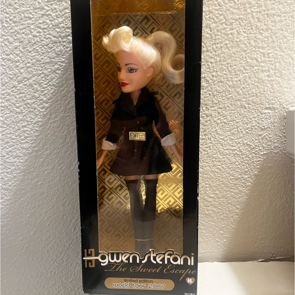 Limited Edition Series II Gwen Stefani Doll The Sweet Escape World Tour